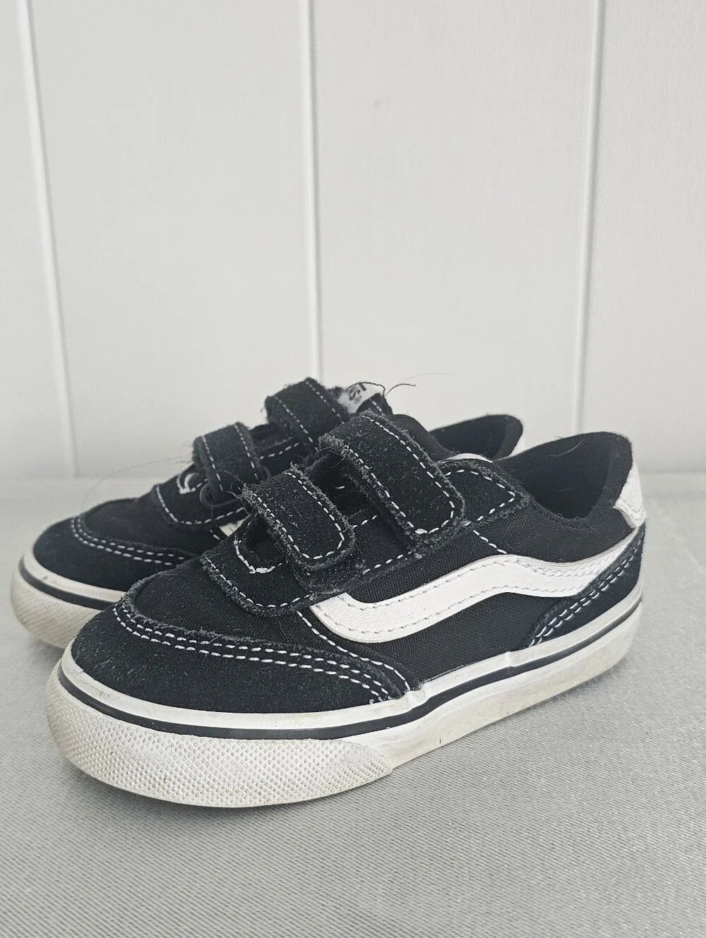 VANS Old Skool V Toddler Black Suede, Velcro Closure Sneakers